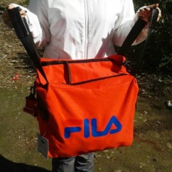 Спортивная сумка Fila красного цвета